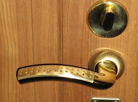 Замена дверной ручки входной двери в Архангельске